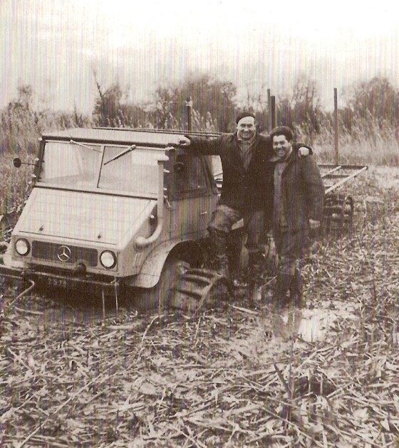 Willi Seitz (links) bei der Schilfernte in Rumänien Ende der 1950er Jahre