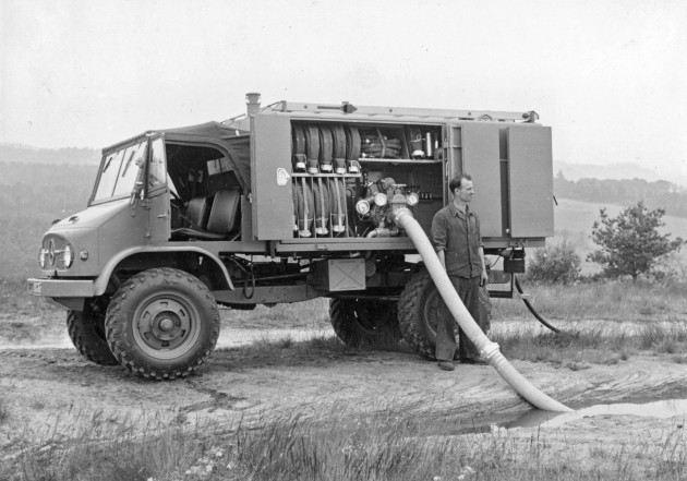 Unimog-S Prototyp des Tanklöschfahrzeuges TLF 8 für den Luftschutzhilfsdienst