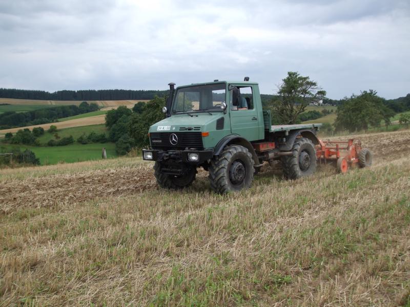 Unimog mit Howard Fräse