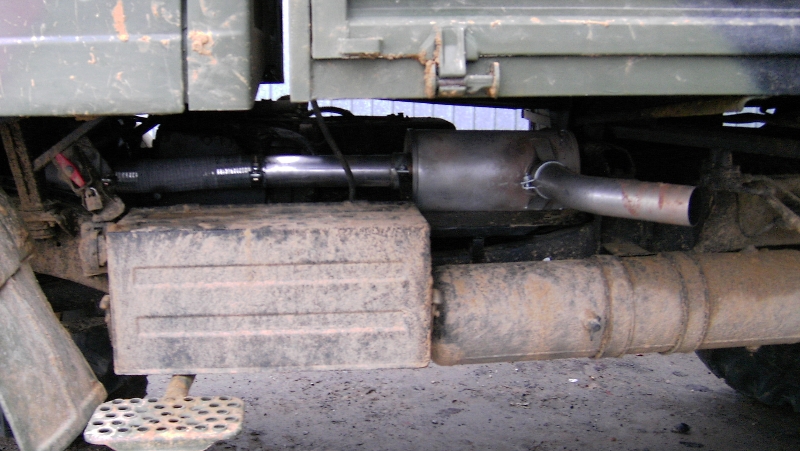 Hochversetzer Auspuff 416 a