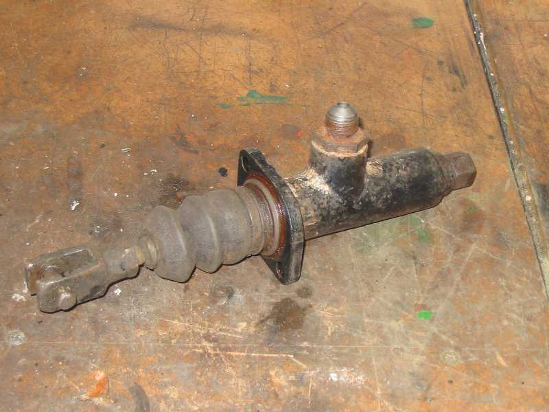 Hauptbremszylinder 411