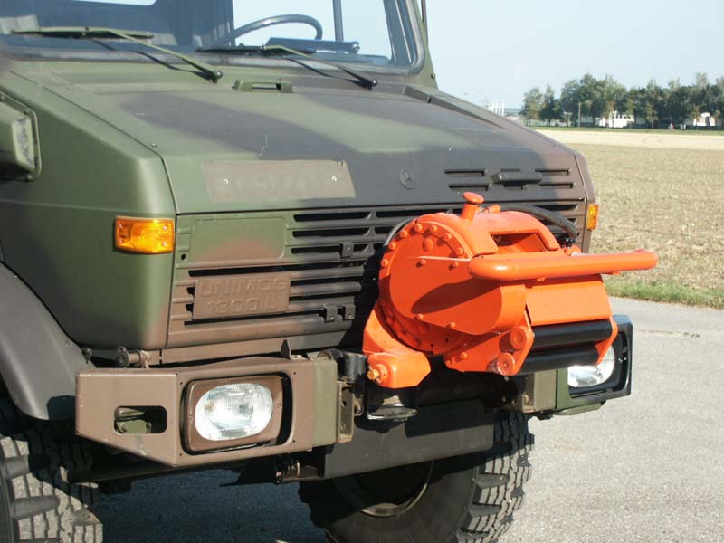 U 1300 L mit Werner Front Winde