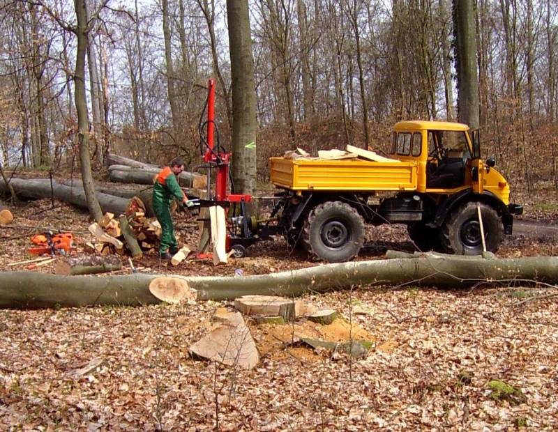 406-er mit Holzspalter2