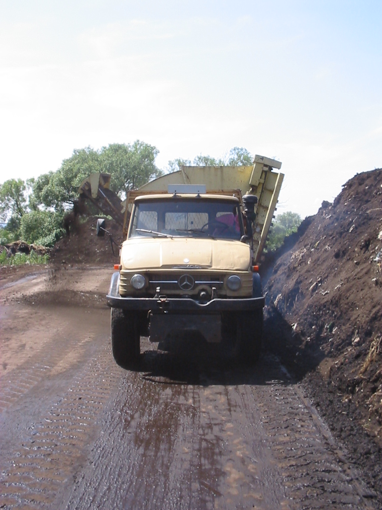 406 beim Kompostumsetzen_4