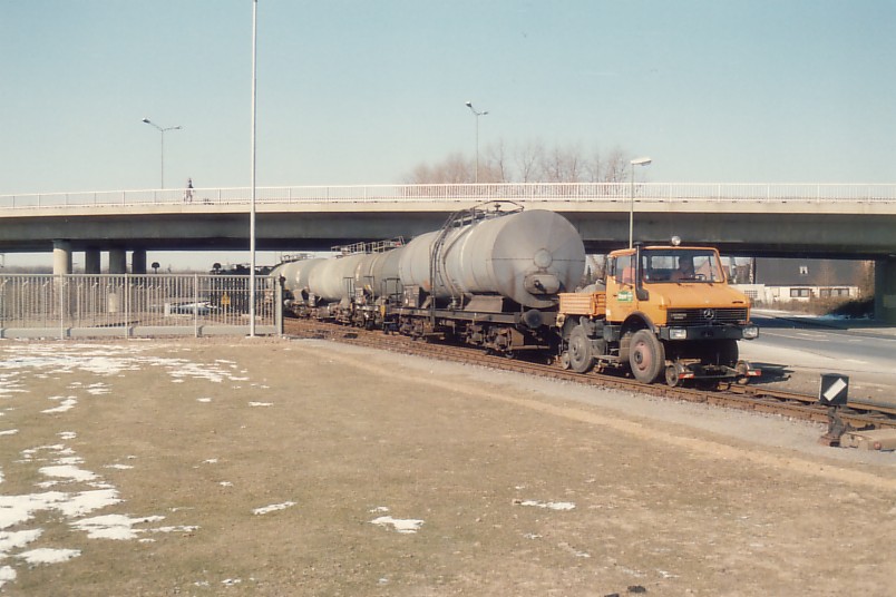 2-Wege-Unimog &quot;DO 4&quot; mit Rangiereinheit