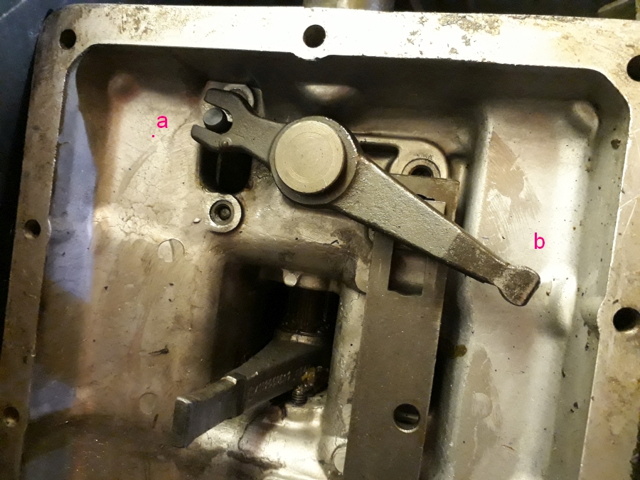 Schaltd, a vom Schalth VNR, b zur Platte