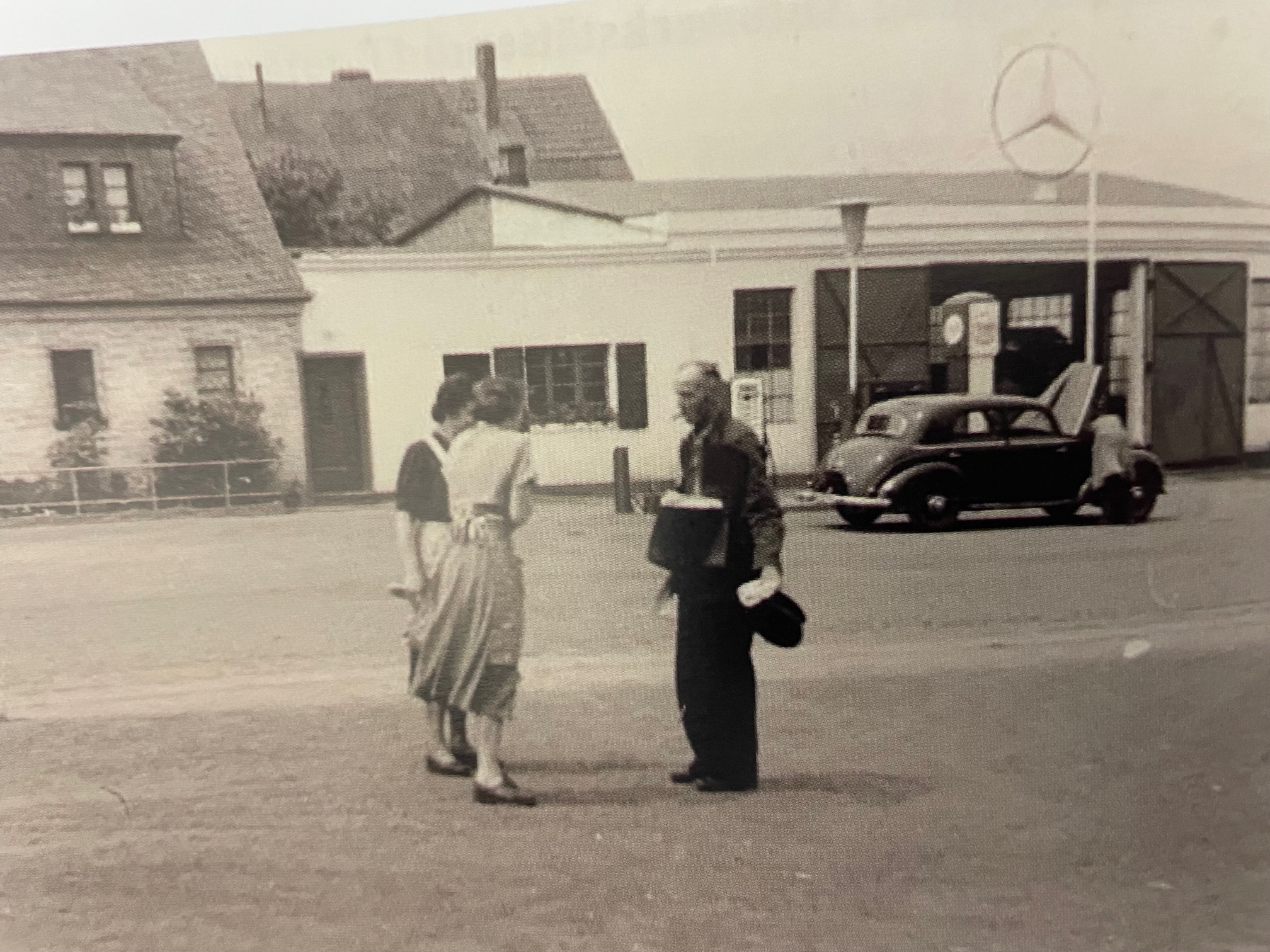 Esso-Tankstelle Rheinbrohl Lambert Kruft Werkstatt RKG.jpg