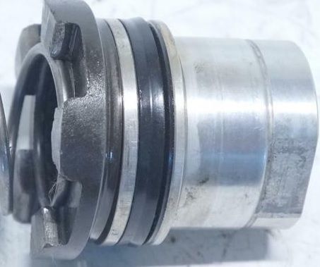 Kolben 406 335 03 50 und Mitnehmer 406 335 02 36.jpg