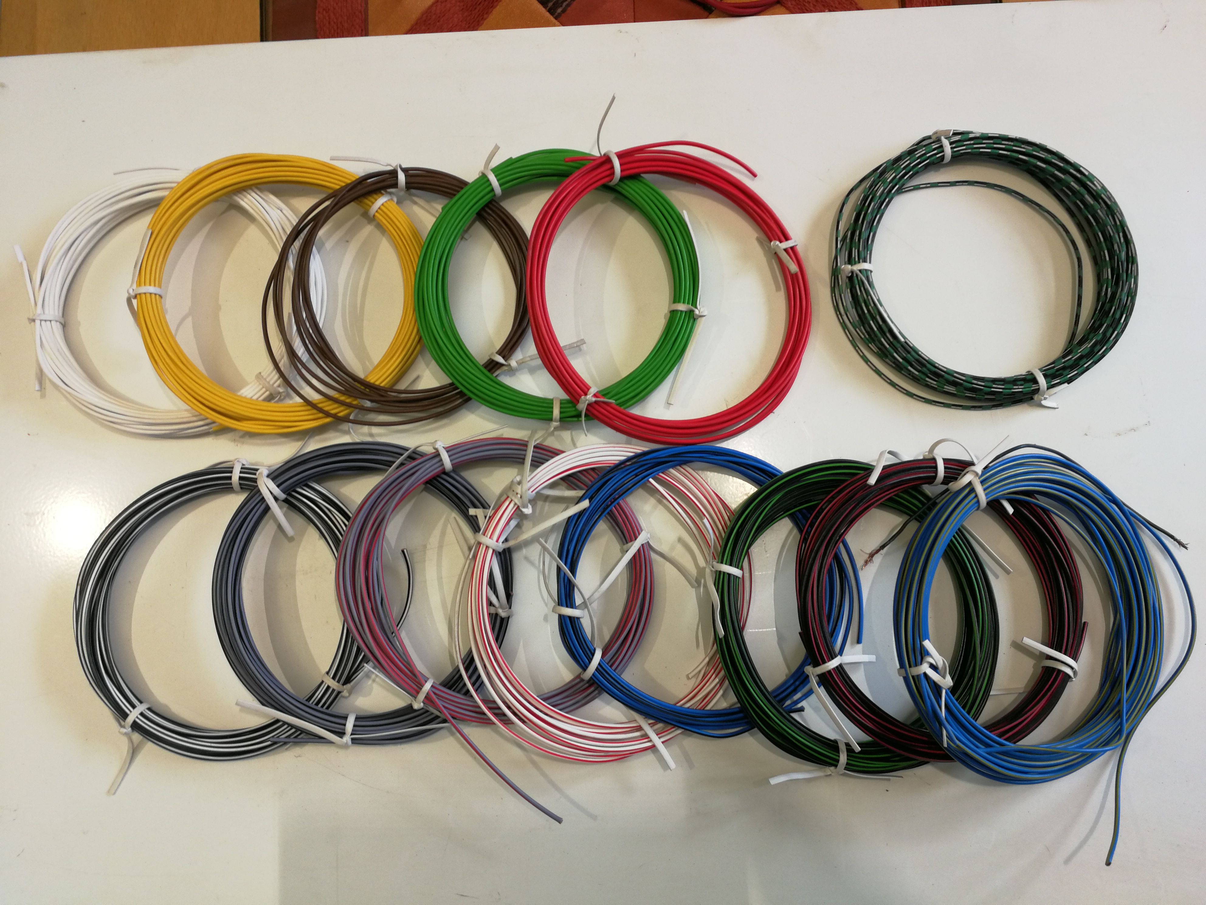 farbige Kabel.jpg