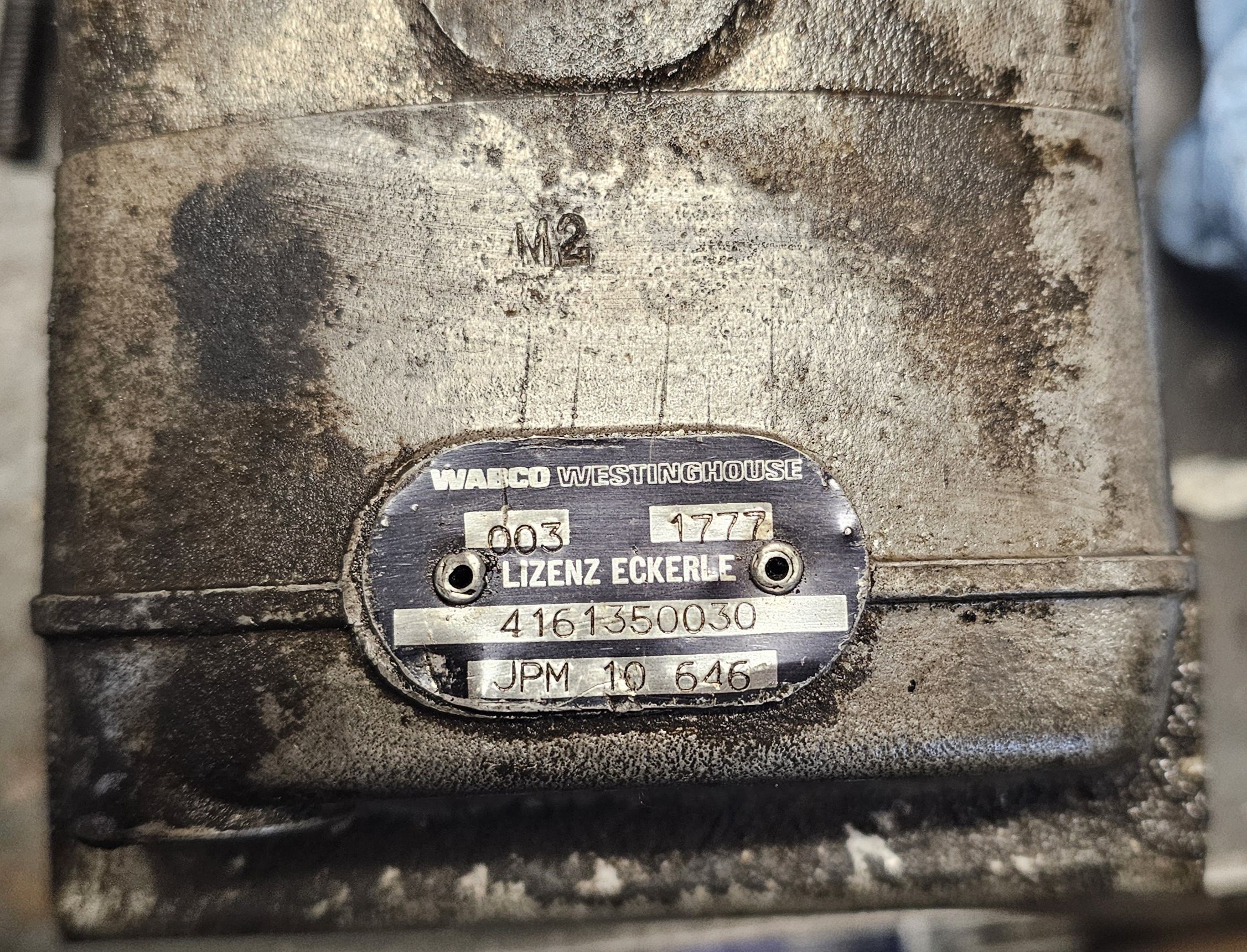 Hydraulikpumpe, die am Kompressor angeflanscht war/ist.