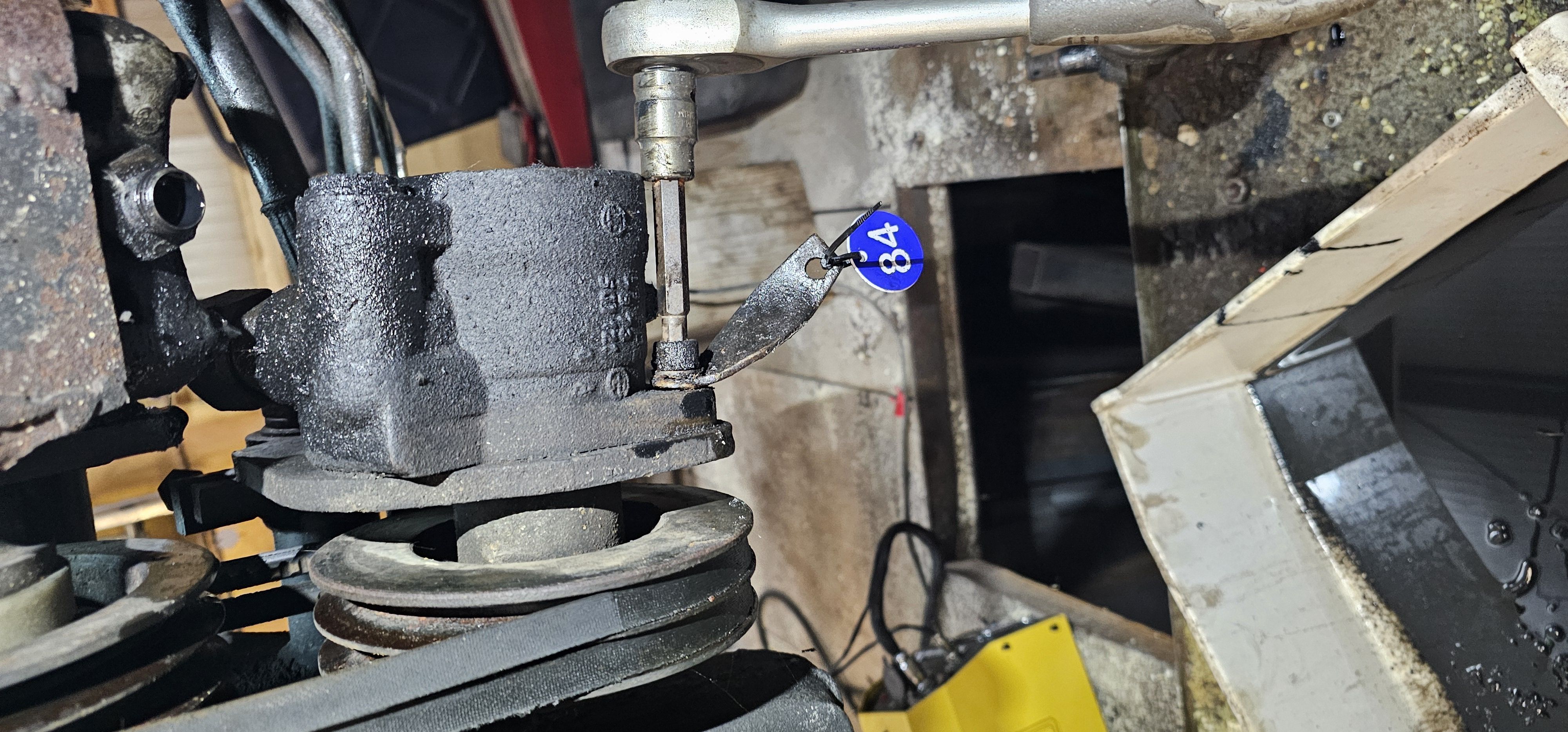 Lenkunkspumpe noch montiert