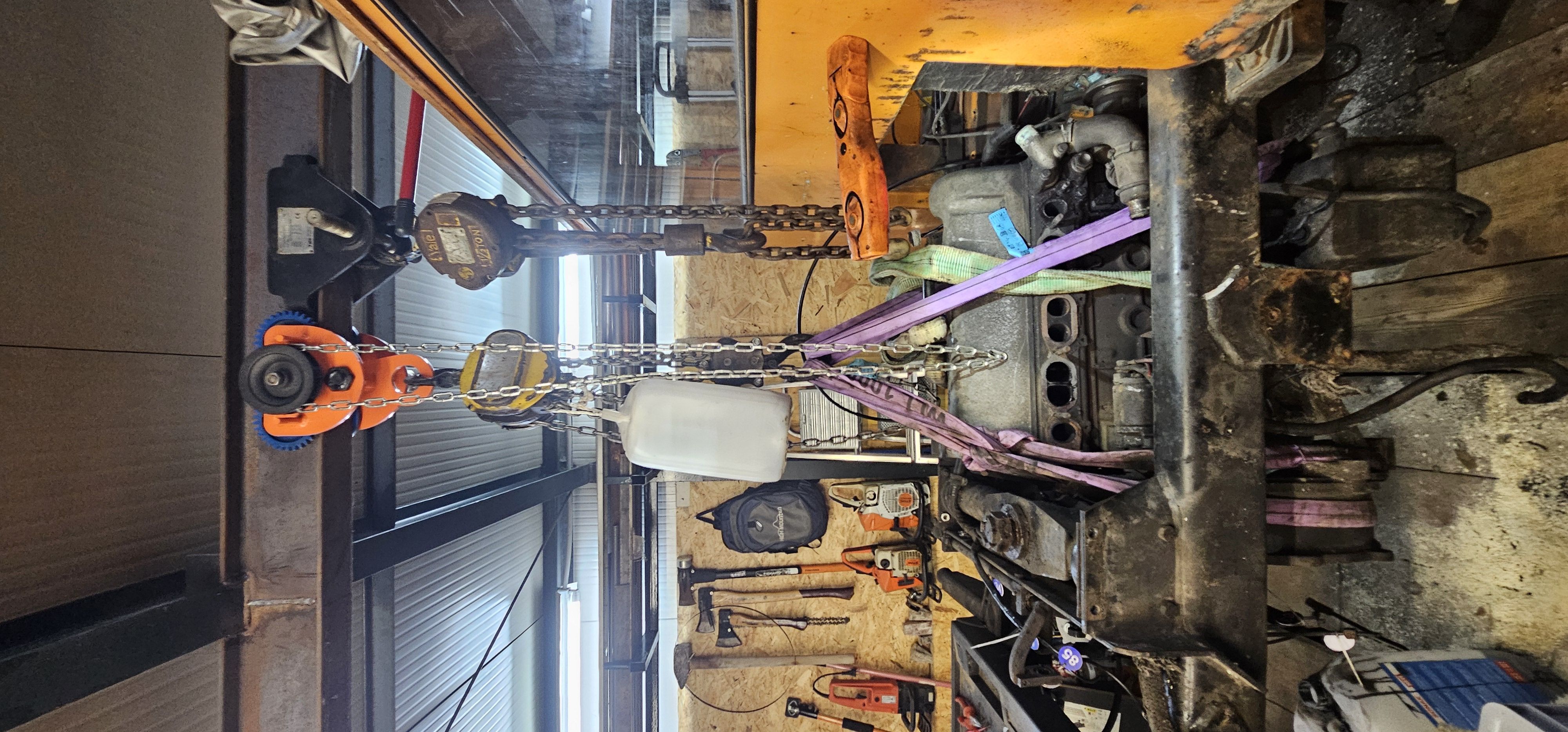 Die orange Laufkatze ist super praktisch