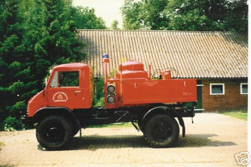 unimog 404 trolf von der seite.jpg
