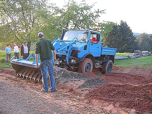 UNIMOG Frontladerarbeiten.jpg