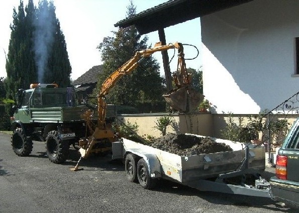 Unimog beim Rohrbruch.JPG