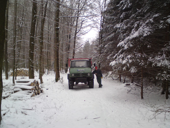 Auf dem Bild ist mein Opa schimpft zwar immer das das Einsteigen sehr schwer geht aber mitfahren will er immer.