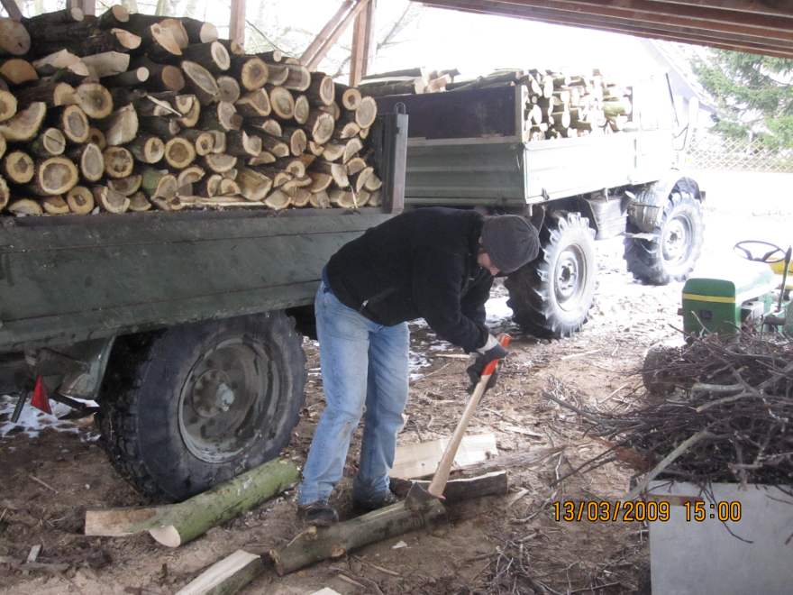 Wir spalten auf die althergebrachte Art u. Weise.