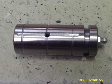 Kolbbolzen Heckhydraulik neu 1 klein.jpg