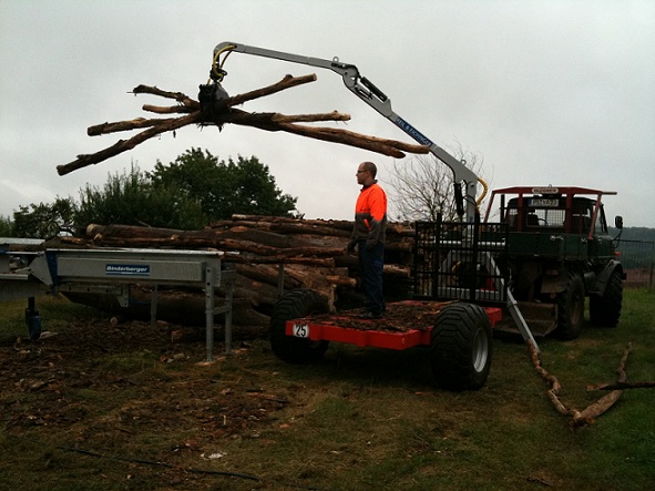 ... Spaltautomat mit Unimog und RÃ¼ckewagen beladen...