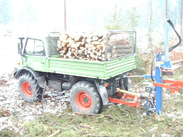 Mein Unimog mit den Spalter