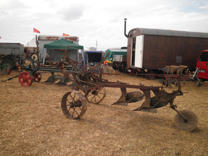 OldtimerpflÃ¼gen Jeinsen 2011 157.jpg