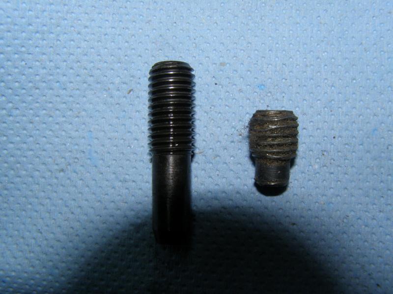 die Madenschrauben, links vom VG, rechts vom HG