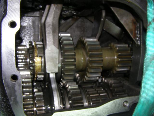 Blick ins Hauptgetriebe, mit montierter Schaltplatte