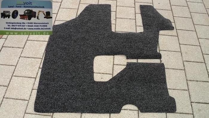 Teppichbelag MB trac 700 - 800 - 900 - 1000 - 1100 Seitenschalter.JPG