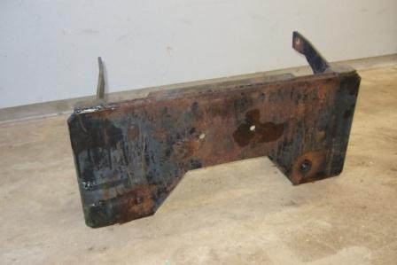 Frontanbauplatte für Schneepflug; mit Fangtaschen an der Oberkante:             450.- €