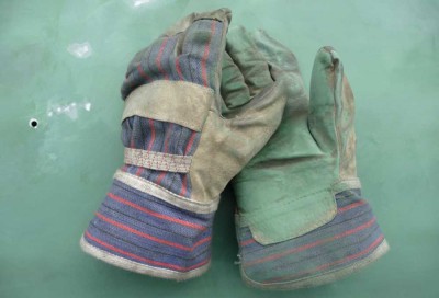Mal was Grünes - Handschuhe mit unimoggrünem Lackstaub