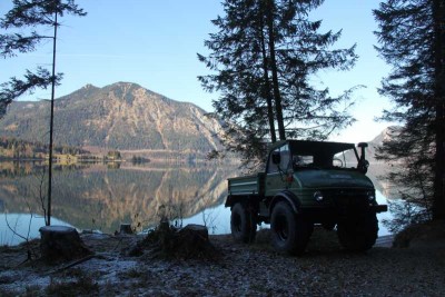 Unimog vor Seelandschaft