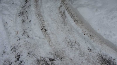 Bilderrätsel - Was sind das für Spuren im Schnee