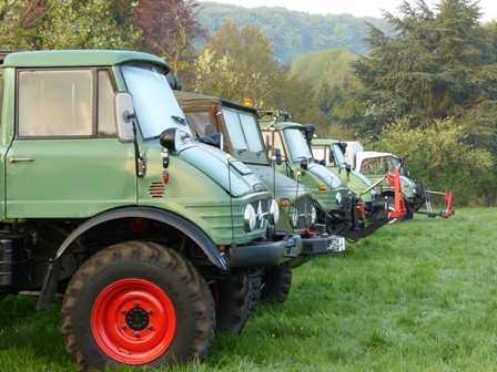 eine stramme Garde (links)