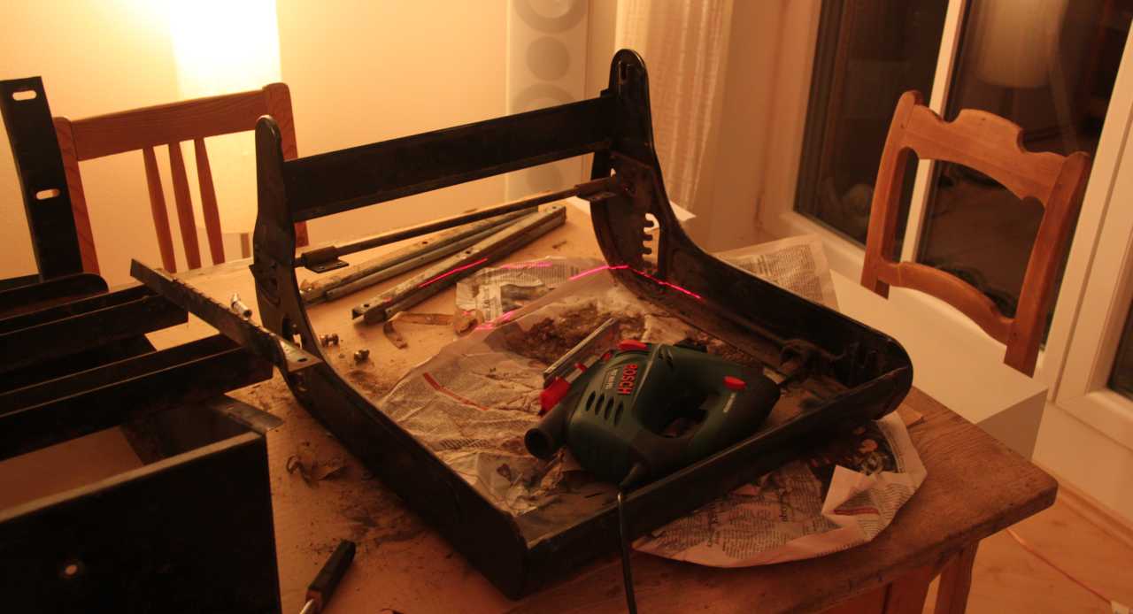 Mit Stichsäge der Sitzstruktur zu Leibe gerückt!