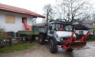 Unimog im Einsatz am Bau.jpg