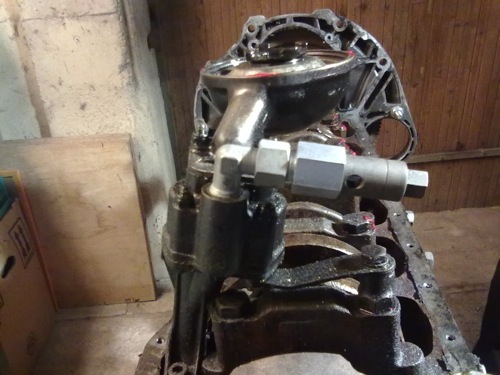 Öl Überdruckventil mit Winkelstück eingebaut