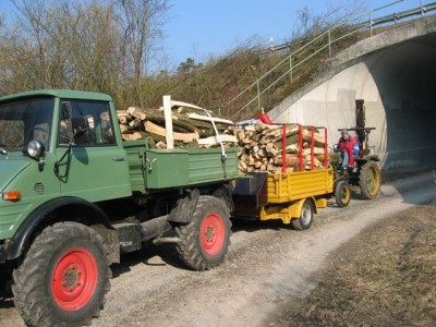 Unimog-Holztransport1.jpg