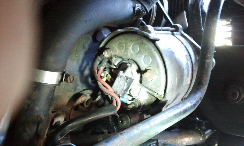 Lima 421er, zeigt die Lima von hinten, auf Höhe des Tankes aufgenommen, rechts das Rohr<br />vom Luftpresser zum Abblasventil