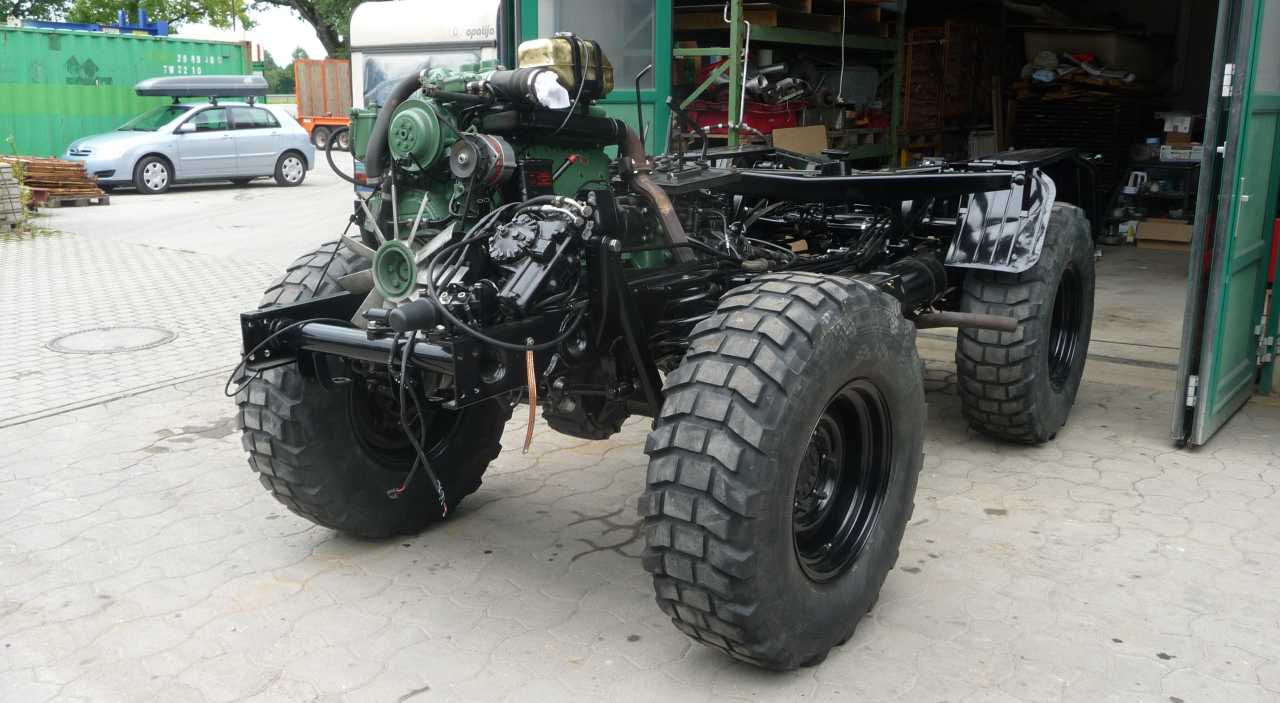 38B Fahrgestell - breit stark schwarz.jpg