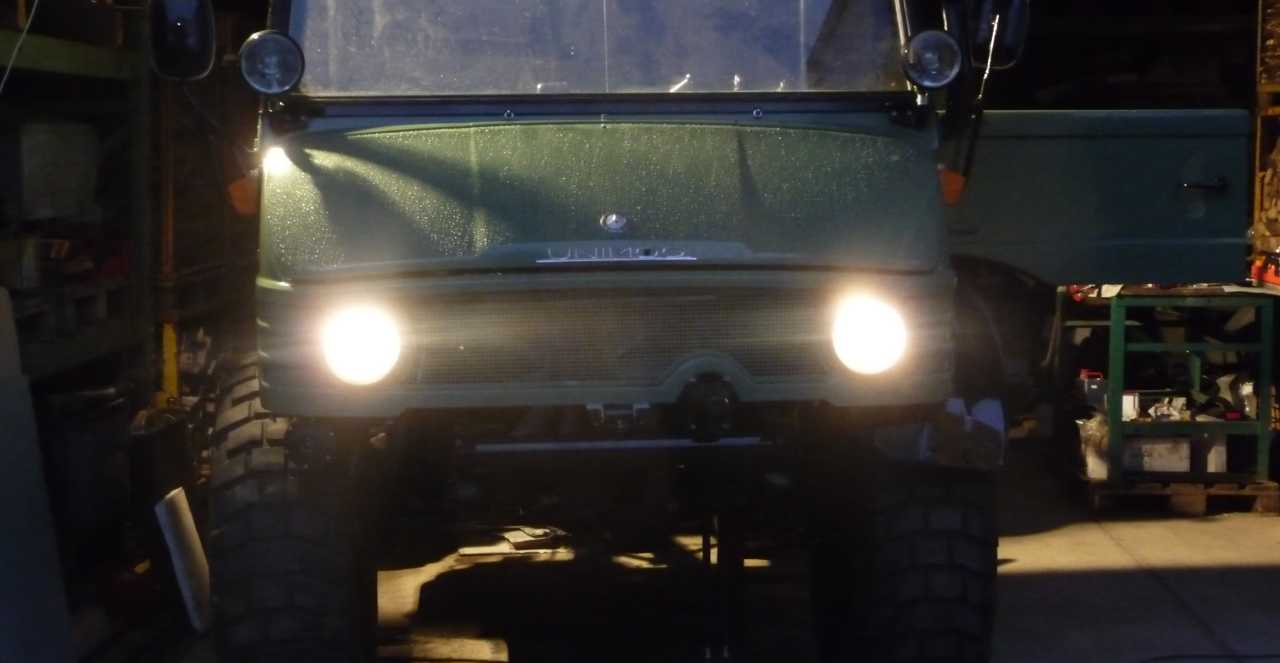 38G mit Scheinwerfern und Lichtprobe.jpg