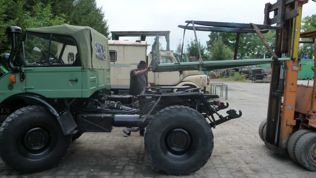 44L Pritschenmontage I.jpg