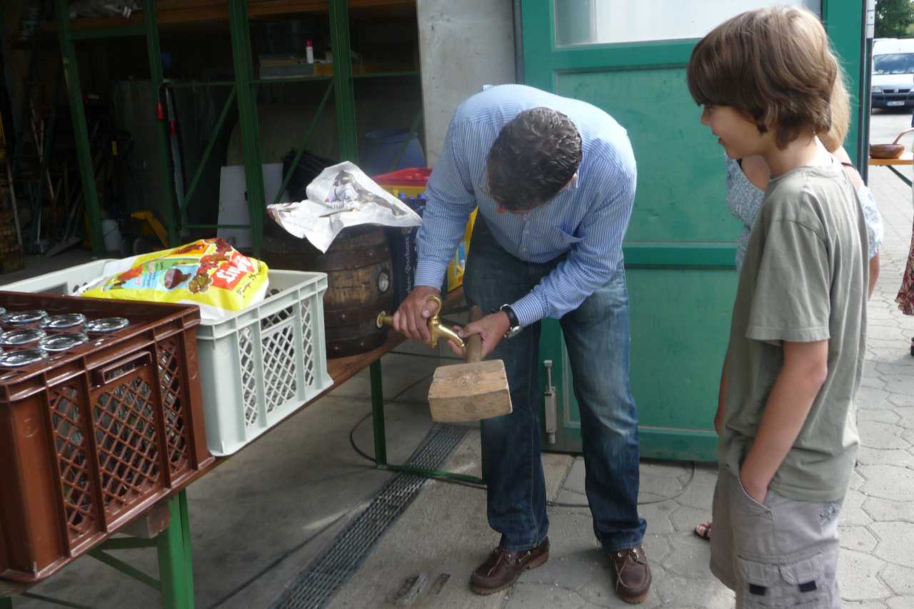 46D beim Anzapfen.jpg