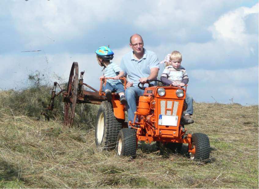 Holder B16_Heu wenden_K.jpg