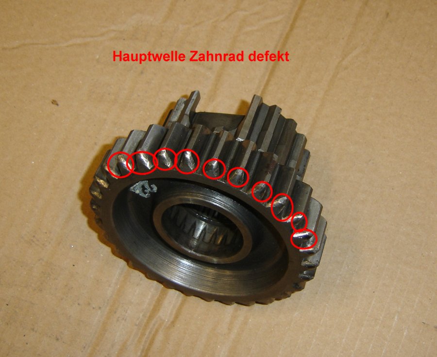 12 Hauptwelle Zahnrad defekt 1.JPG