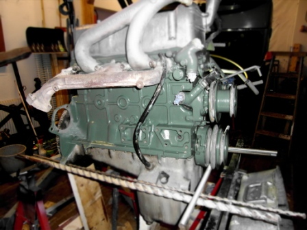 ATM teilrevidiert rechte Seite mit Krümmer-Ansaugung-Riemenscheiben-ganz klein.jpg