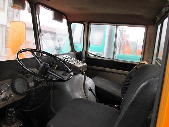 Unimog U 406 mit Schneefräse u Aufbaumotor klein Bild 3.jpg