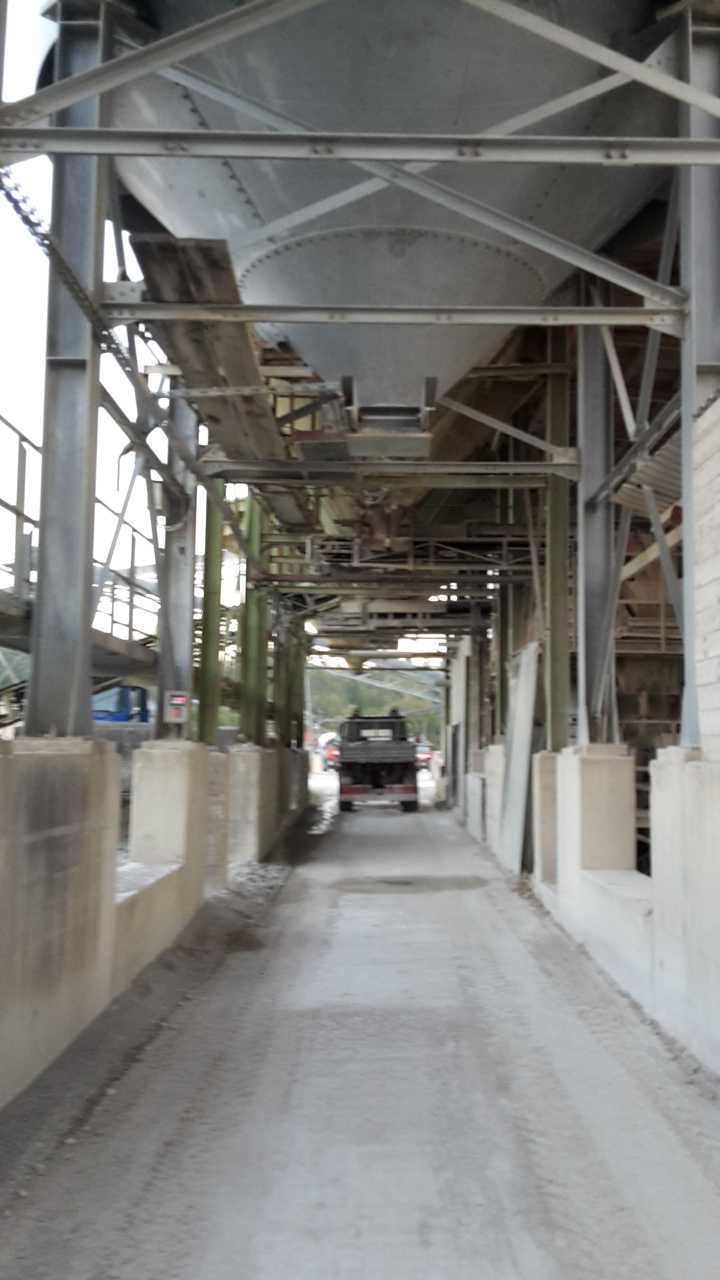 Unimog im Einsatz am Bau 15-41 01.jpg