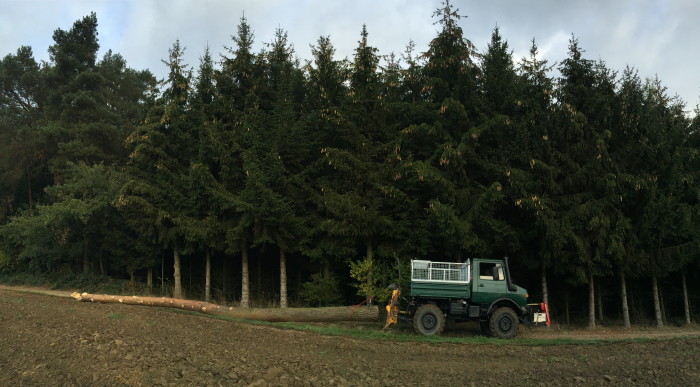 Gottseidank keine engen Kurven bis zum Holzplatz!