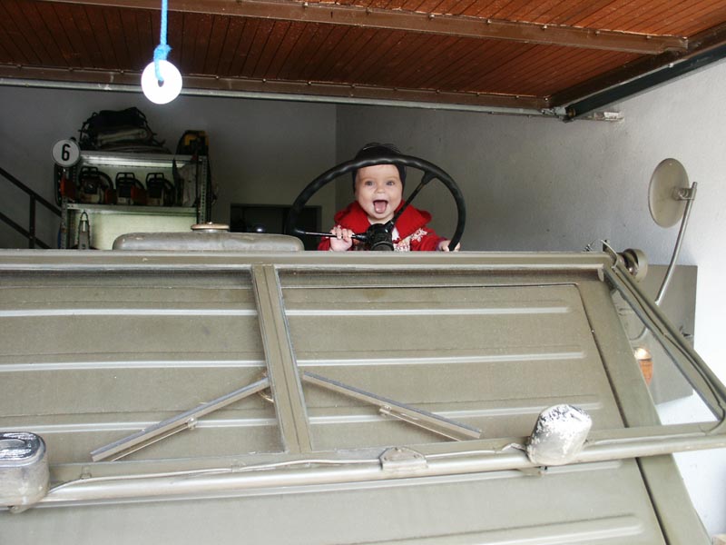 18 Monate und muÃŸ Ã¼berall dabei sein...