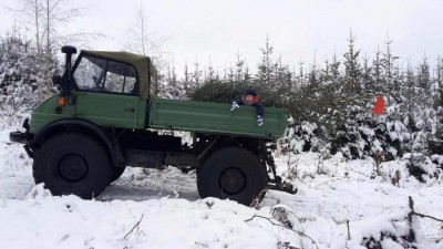 UC Unimog im Spezialholzeinsatz 01.jpg